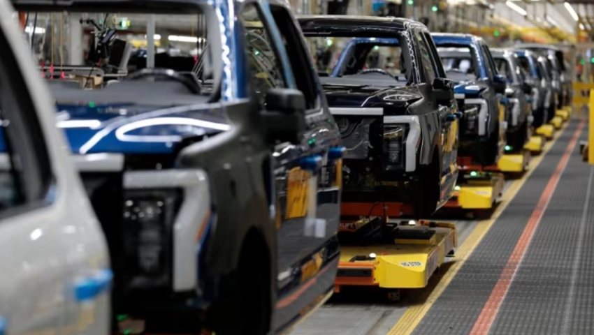 Ford pret humbje miliardëshe teksa tërheq planet për automjetet elektrike dhe ndalon prodhimin e F-150 Lightning 2 ford pret humbje miliardeshe teksa terheq planet per automjetet elektrike dhe ndalon prodhimin e f 150 lightning 694145aebe3d2