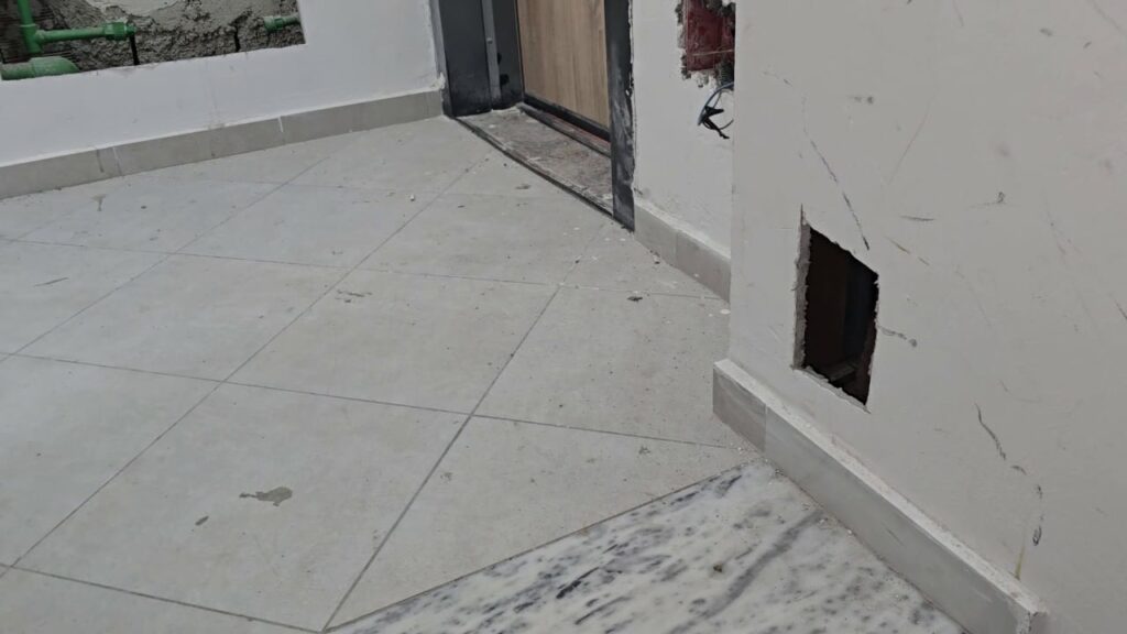 frike ne pallatet e rindertuara gjashte vite pas termetit banoret ne durres ankohen per cilesine e punimeve 693ff404c34c2