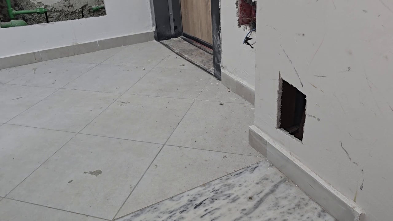 Frikë në pallatet e rindërtuara/ Gjashtë vite pas tërmetit, banorët në Durrës ankohen për cilësinë e punimeve 1 frike ne pallatet e rindertuara gjashte vite pas termetit banoret ne durres ankohen per cilesine e punimeve 693ff404c34c2