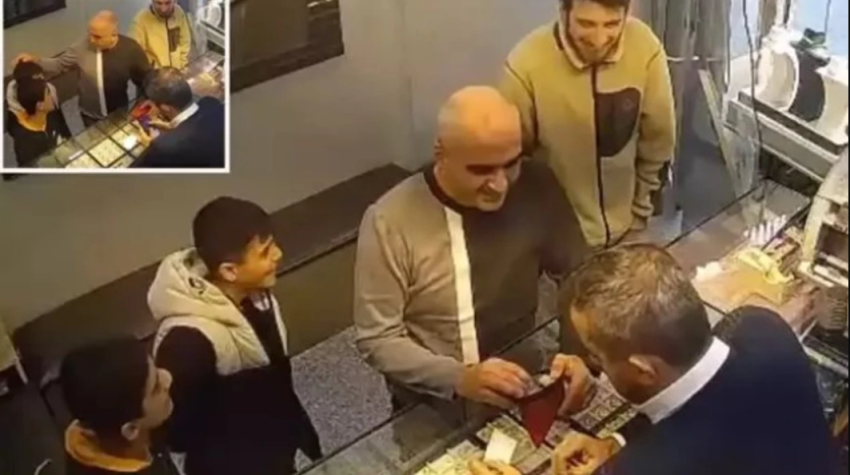 gjeten canten me ar dy femije ne turqi ia kthejne pronarit ai i shperblen per sjelljen shembullore 6947dd7318886