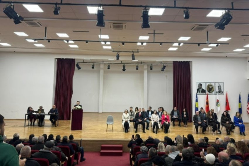 Halil Thaçi betohet si kryetar i Obiliqit, premton qeverisje transparente 1 halil thaci betohet si kryetar i obiliqit premton qeverisje transparente 693196f562079