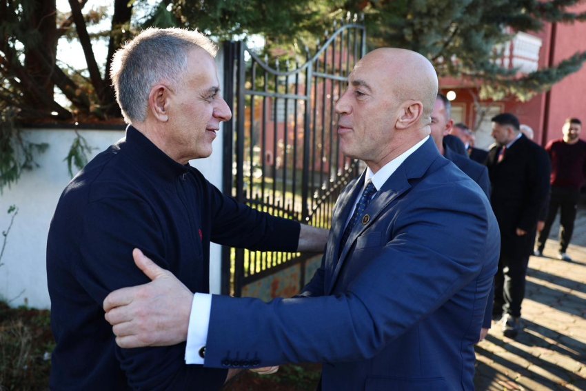 Haradinaj takohet me Kilajn pas lirimit nga Haga: I urova kthimin e tij në shtëpi 1 haradinaj takohet me kilajn pas lirimit nga haga i urova kthimin e tij ne shtepi 693dc1df17cd3
