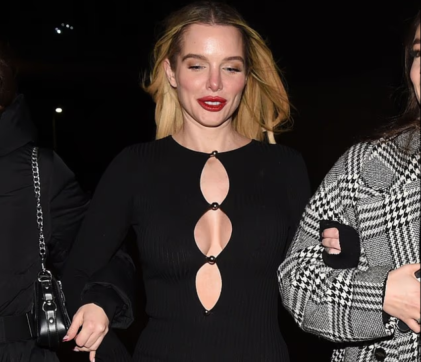 helen flanagan shkelqen me fustan te zi pas krishtlindjeve 69528d912b40e