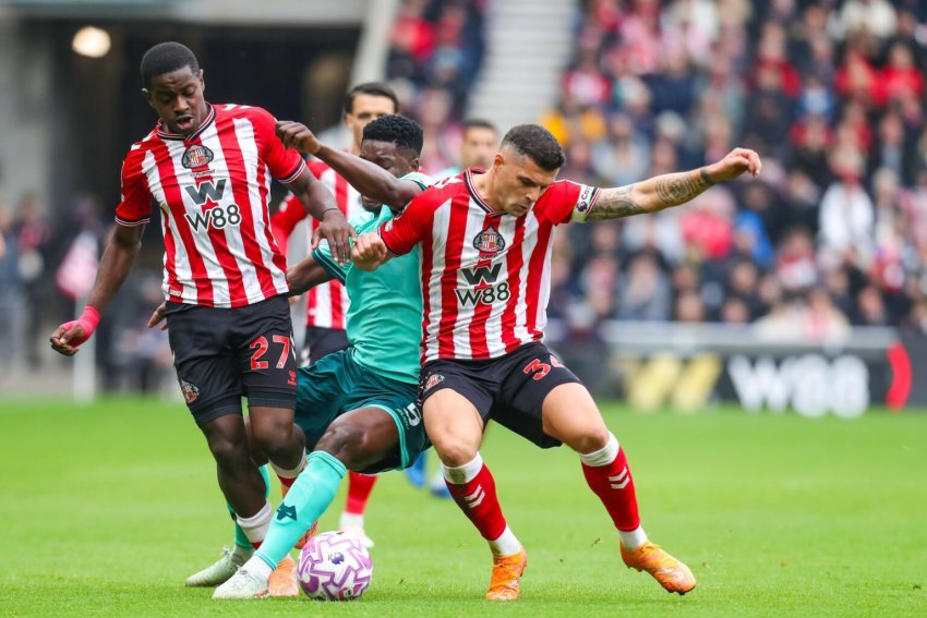 “I nënvlerësuar”, “The Sun” i kushton artikull Xhakës 1 i nenvleresuar the sun i kushton artikull