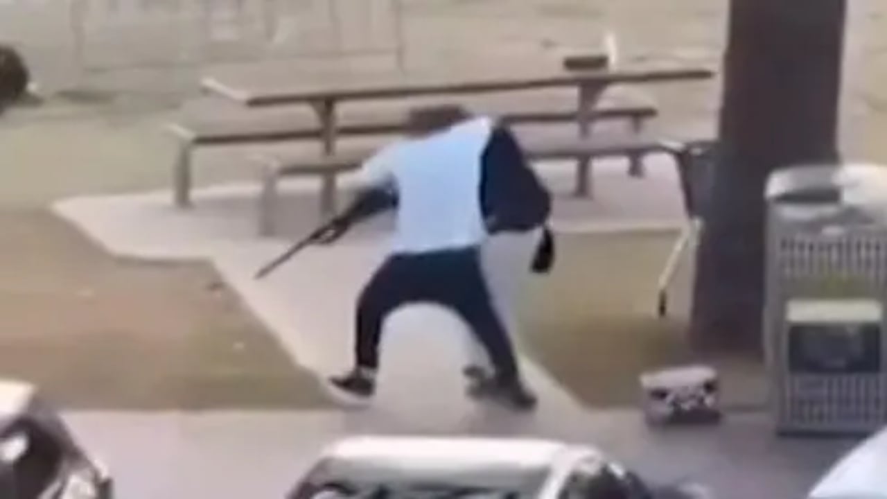 I rrëmbeu armën autorit/ Miliarderi dhuron 65 mijë dollarë për heroin e Bondi Beach 1 i rrembeu armen autorit miliarderi dhuron 65 mije dollare per heroin e bondi beach 693fda2607429