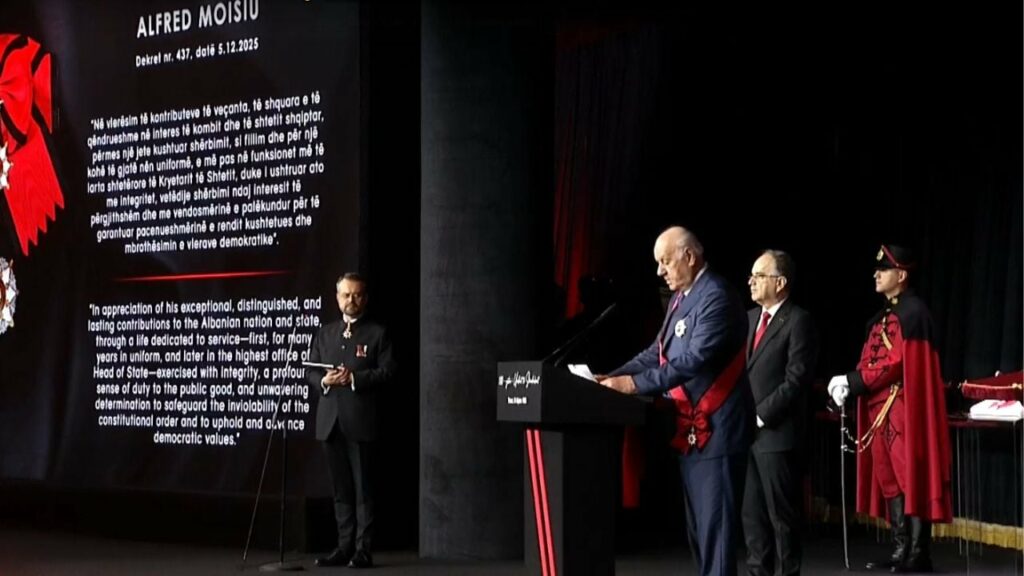 Ish-presidenti Moisiu nderohet me “Yllin e Madh” të Urdhrit Suprem të Shqiponjës/ Begaj nderon figura të shquara, mes tyre dhe Igli Taren 2 ish presidenti moisiu nderohet me yllin e madh te urdhrit suprem te shqiponjes begaj nderon figura te shquara mes tyre dhe igli taren 6939e9238e276