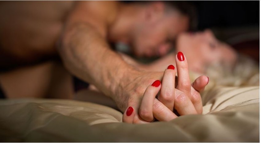 "Jetoj me partnerin, por ëndërroj kolegun — më ka kapluar faji!" 3 jetoj me partnerin por enderroj kolegun me ka kapluar faji 6935fd1217bb7