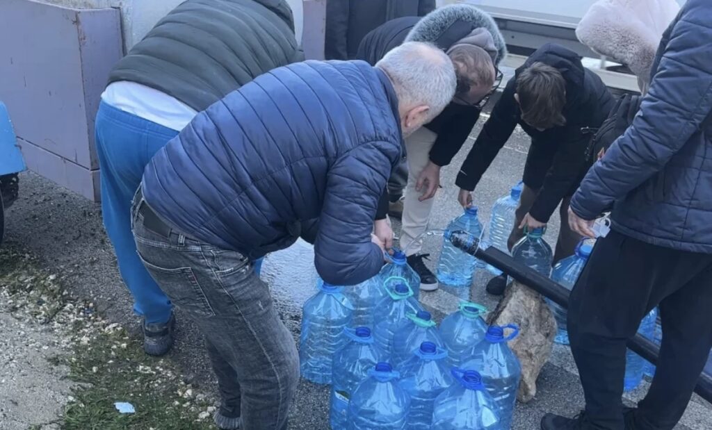 kater dite pa uje qytetaret e vlores dynden te burimi i ujit te ftohte 6952521291cf4