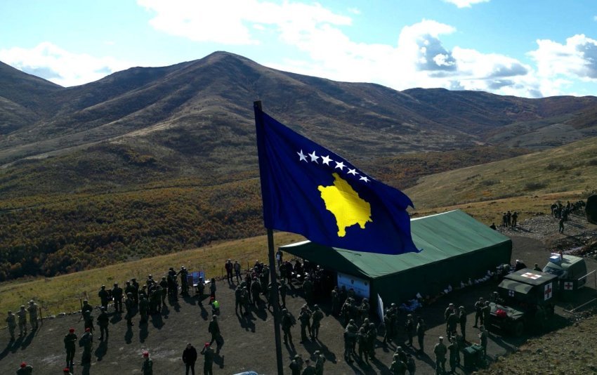 Kemlendi: Populli, pushteti dhe ushtria – themelet e shtetit modern 3 kemlendi populli pushteti dhe ushtria themelet e shtetit modern 693edb249c9d0