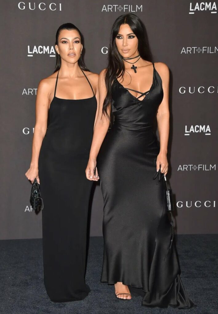 Kim Kardashian i dhuron Kourtney-t një dhuratë unike për Krishtlindje 3 kim kardashian i dhuron kourtney t nje dhurate unike per krishtlindje 69525552edb85