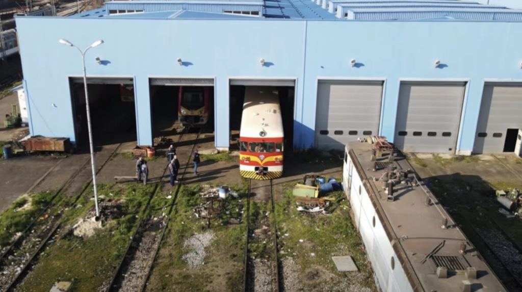 Korunovski: Treni legjendar rikthehet në përdorim 3 korunovski treni legjendar rikthehet ne perdorim 693d31d056eee