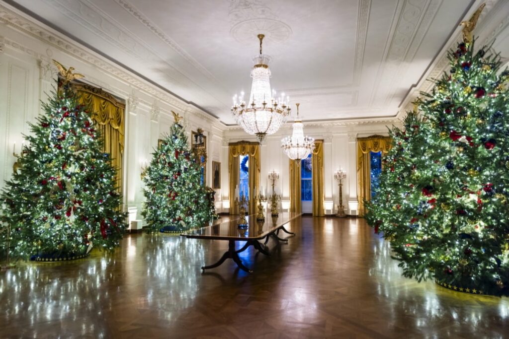 le te ndajme me boten perreth dashurine qe kemi brenda nesh melania trump publikon videon nga shtepia e bardhe e dekoruar 692df1a58e5ed