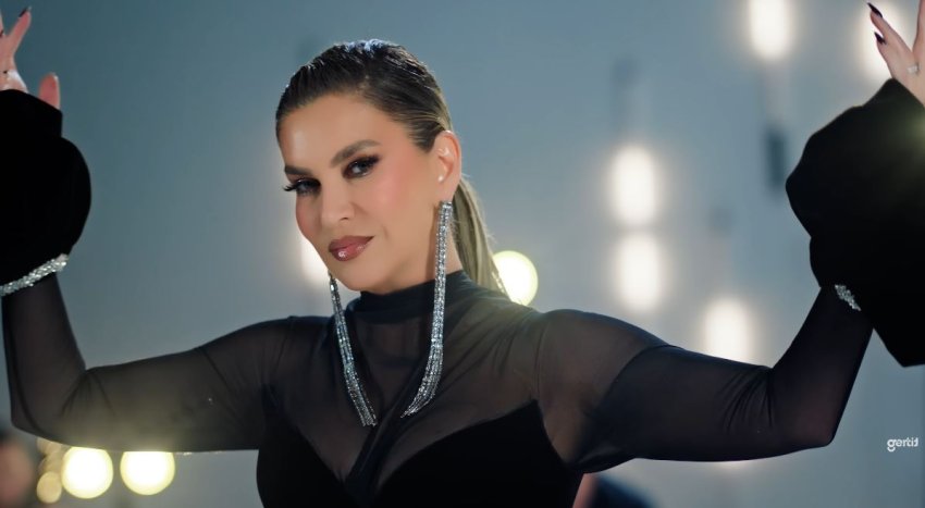 leonora jakupi publikon kengen a je gjalle 694f96326769f