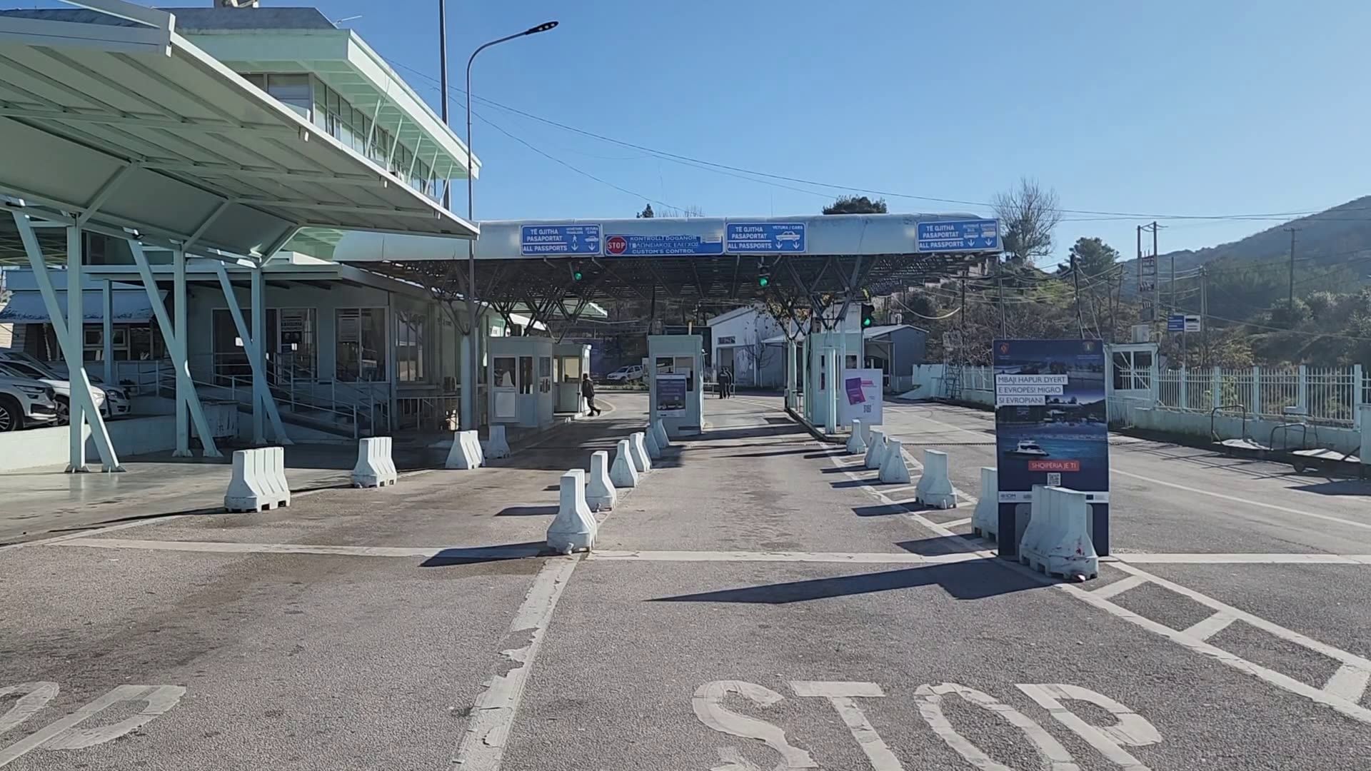 masat per fluksin ne kakavije shqiptaret qe jetojne ne greqi kthehen tek familjet priten radhe ne pikat kufitare 69514fc37ce8f