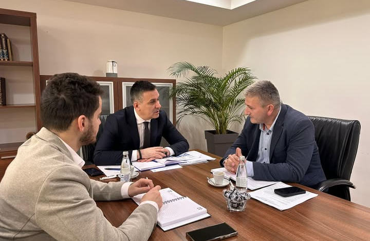 menaxhimi i te dhenave gjeohapesinore ne fokus te takimit hoxha suma 695589b99620c