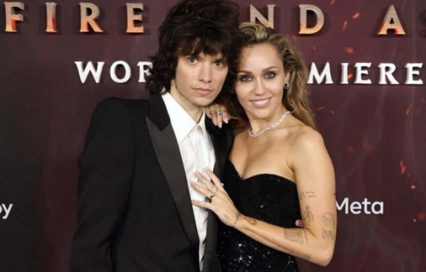 miley cyrus konfirmon fejesen me morando ben nje koment te rralle per martesen me liam 693321d5aa0f6