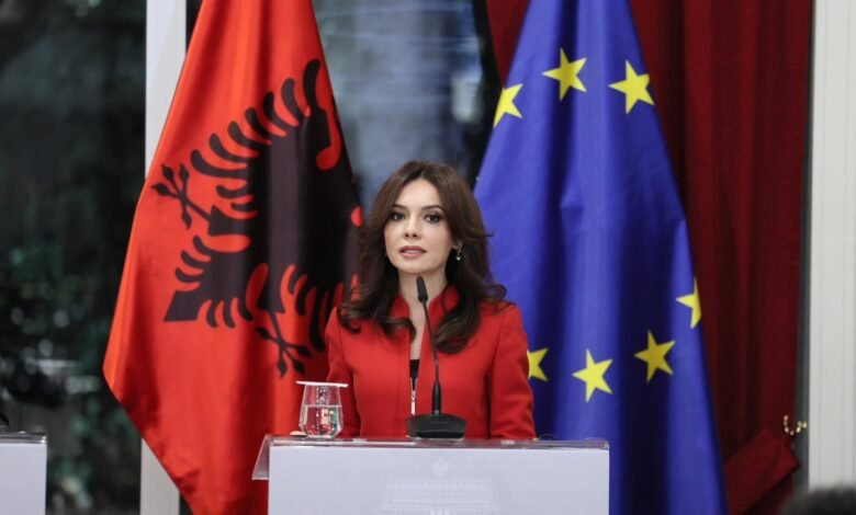 ministrja per europen dhe punet e jashtme elisa spiropali qendron per vizite zyrtare ne shkup 694908358f2a1