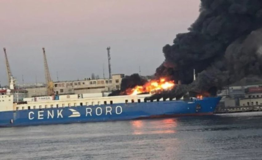 momenti kur nje dron rus godet anijen turke ne portin e odeses 693c8cc20c2b3