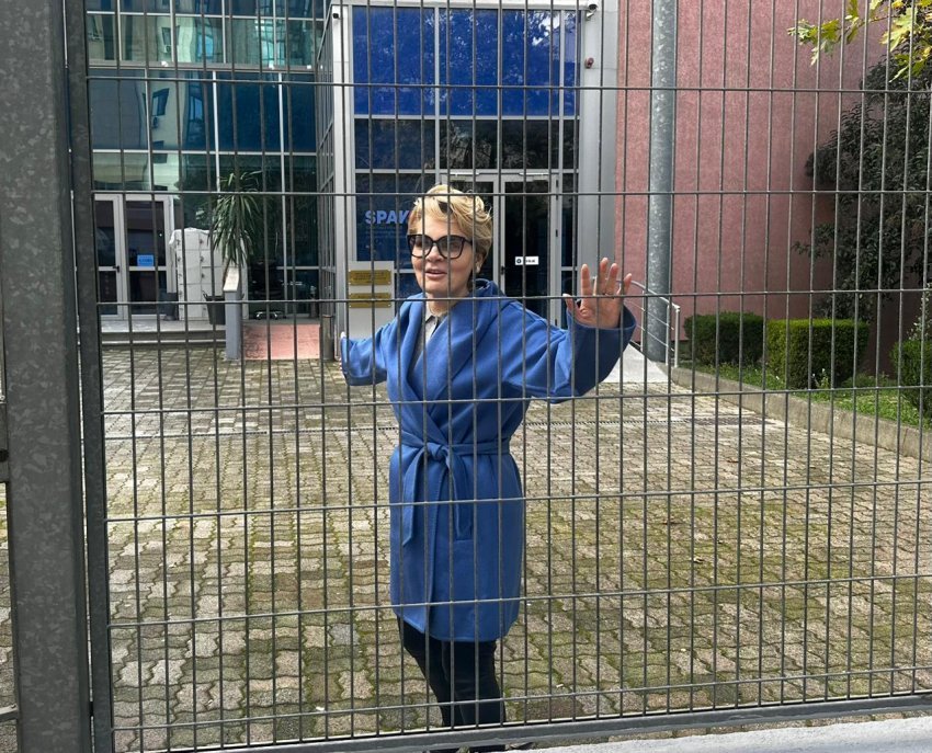 monika kryemadhi paraqitet ne spak pershendet gazetaret po nuk u pame 692d9a15390f4