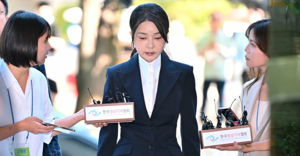 mori dhurata me vlere mbi 200 000 dollare ish zonja e pare e korese se jugut rrezikon 15 vite burg 695232e5d2889