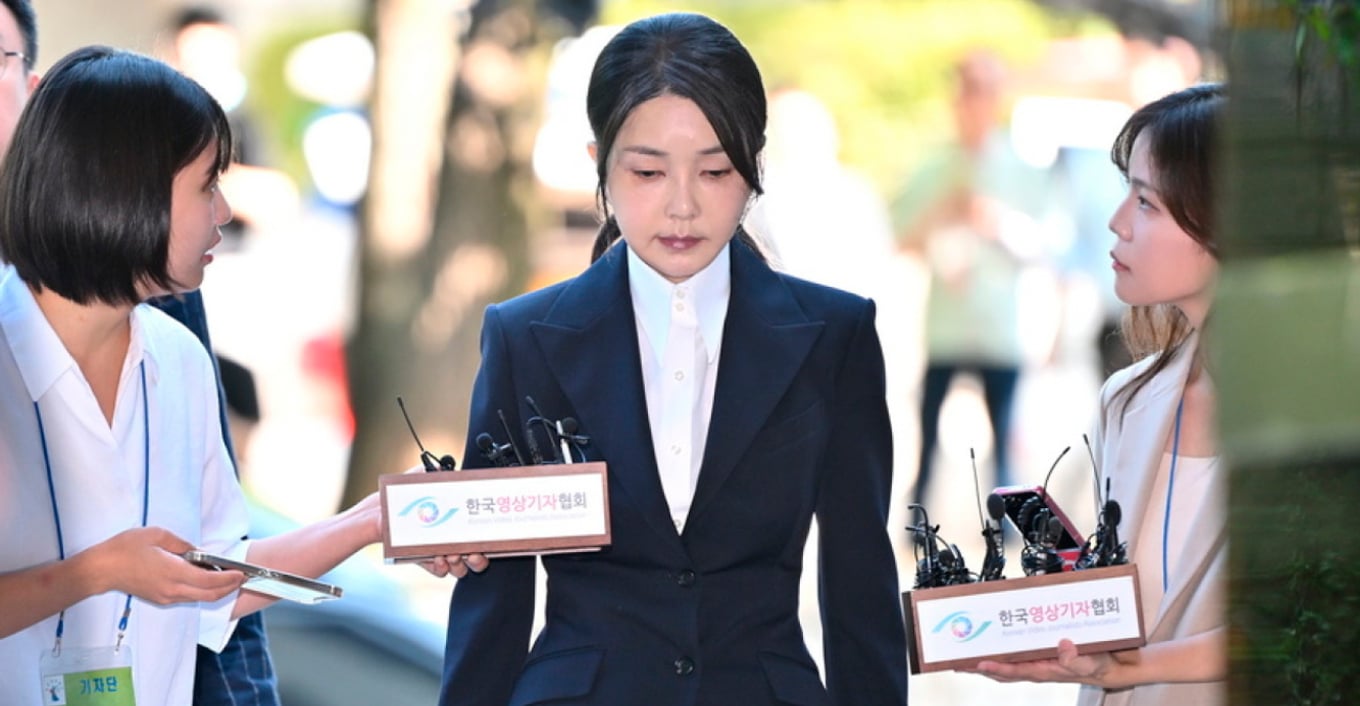 Mori dhurata me vlerë mbi 200 000 dollarë, ish-zonja e parë e Koresë së Jugut rrezikon 15 vite burg 1 mori dhurata me vlere mbi 200 000 dollare ish zonja e pare e korese se jugut rrezikon 15 vite burg 695232e5d2889