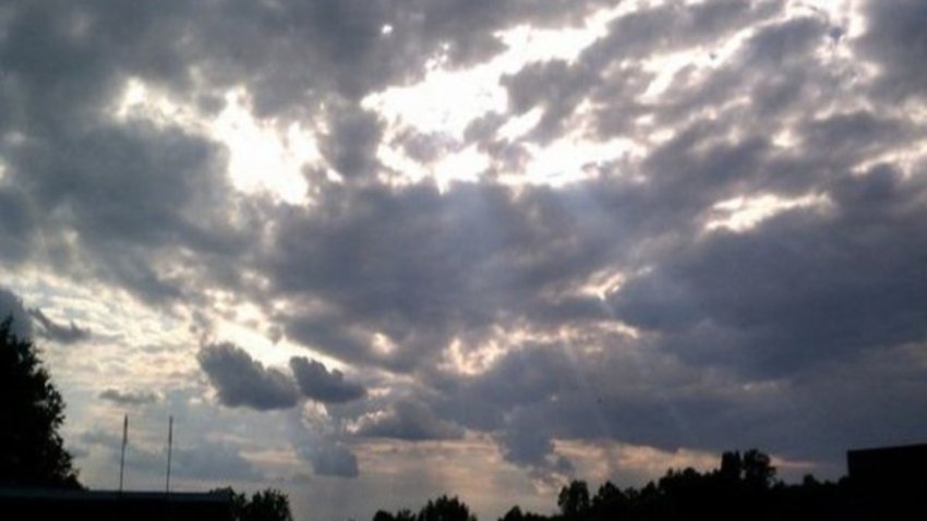 Mot me vranësira dhe me diell, temperatura deri në 12 gradë Celsius 2 mot me vranesira dhe me diell temperatura deri ne 12 grade celsius 69390f96bb6ae