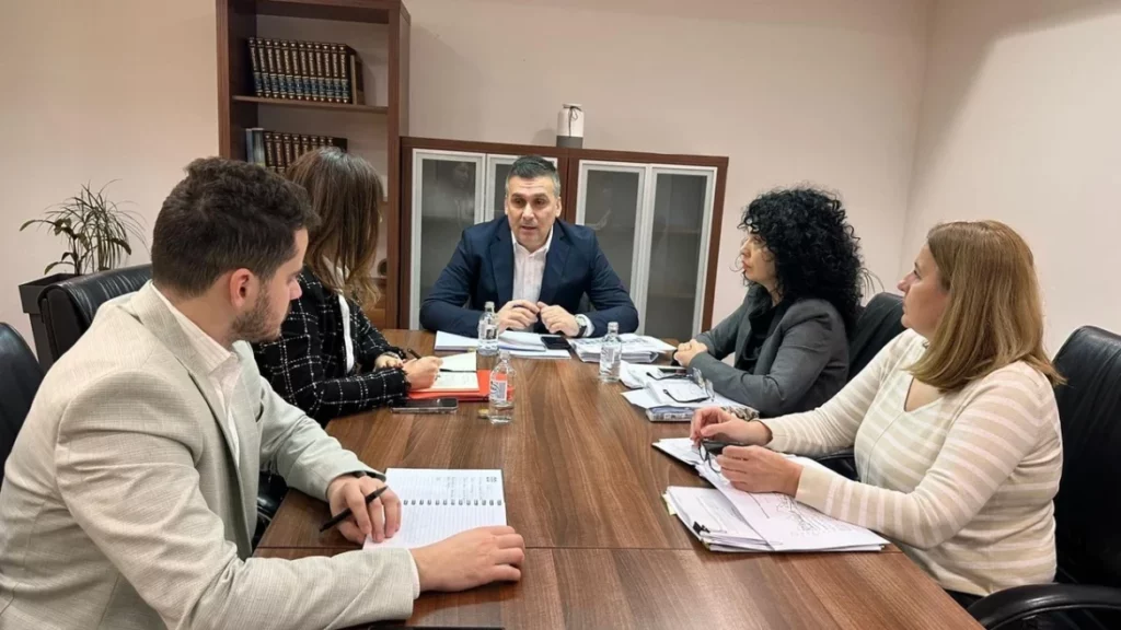 muhamed hoxha lufta kunder ndotjes se ajrit eshte prioriteti im nuk do te kete tolerance ndaj ndotesve 694e8d9409887