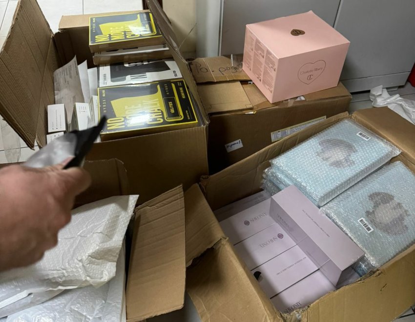 Ndalohet autobusi në Vërmicë, i gjenden mallra të padeklaruara 3 ndalohet autobusi ne vermice i gjenden mallra te padeklaruara 693c381fe2a16