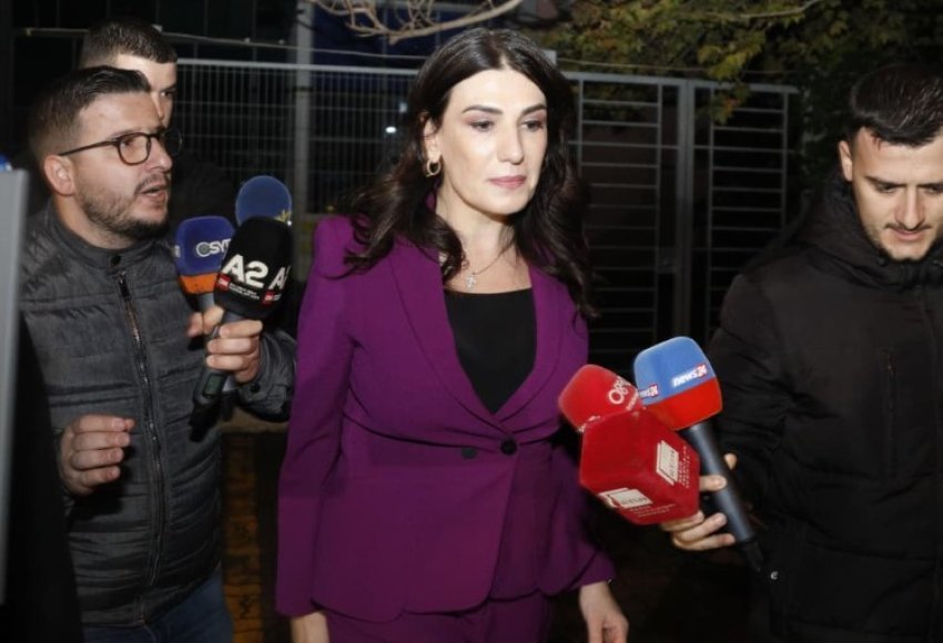 ne arrest shtepie pas skandalit per tenderat mirlinda karcanaj delegon kompetencat ja kush e merr drejtimin e akshi t 694a7f04c8118