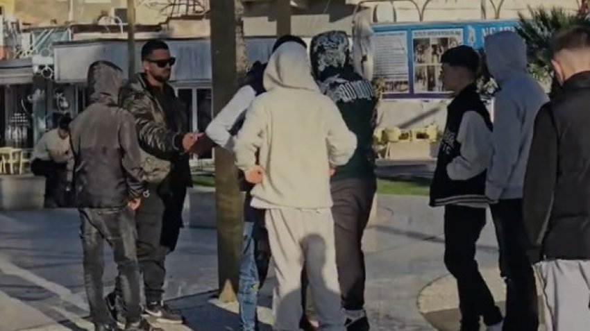 ne durres protestohet per 15 vjecarin e therur me thike 693c36c2ee5c8