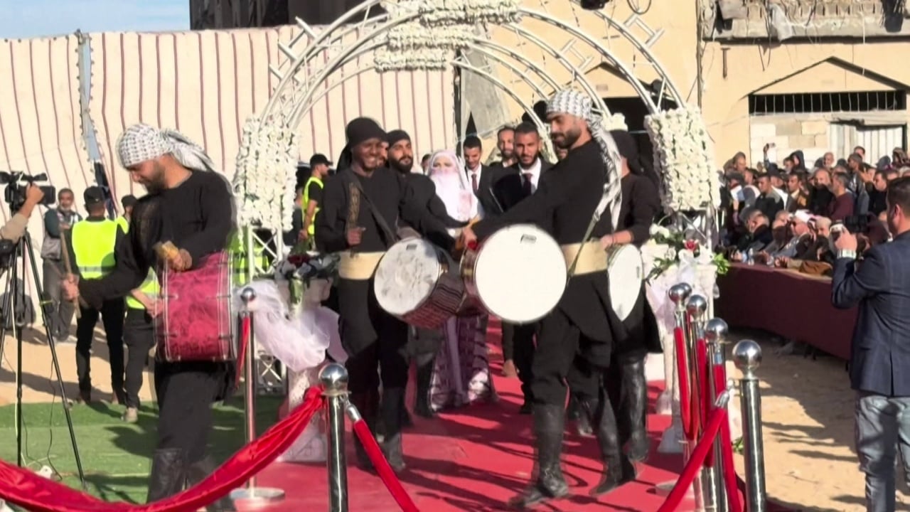 ngjarje e rralle pas 2 viteve lufte dhe mijera te vrareve martohen 54 cifte ne gaza 6931e62614f2c