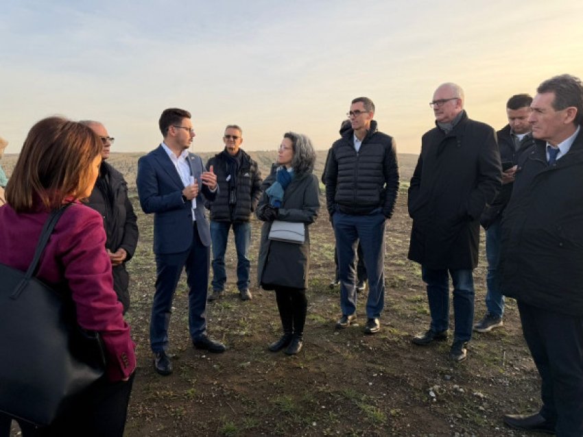 Një delegacion nga BMZ gjermane vizitoi Parkun Solar4Kosovo I – Photovoltaics 4 nje delegacion nga bmz gjermane vizitoi parkun solar4kosovo i photovoltaics 6939d44eeeebe