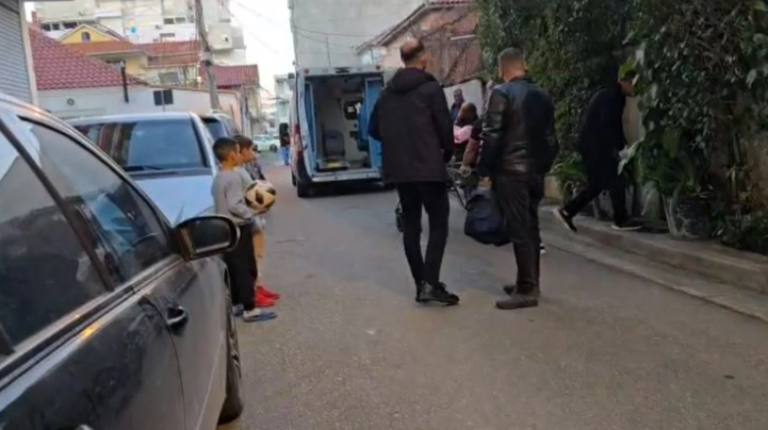 Nuk ishte parë brenda dy ditësh, gjendet i pajetë brenda banesës së tij 65-vjeçari/ U desh ndërhyrja e policisë dhe zjarrfikësve 2 nuk ishte pare brenda dy ditesh gjendet i pajete brenda baneses se tij 65 vjecari u desh nderhyrja e policise dhe zjarrfikesve 69384234eecbd