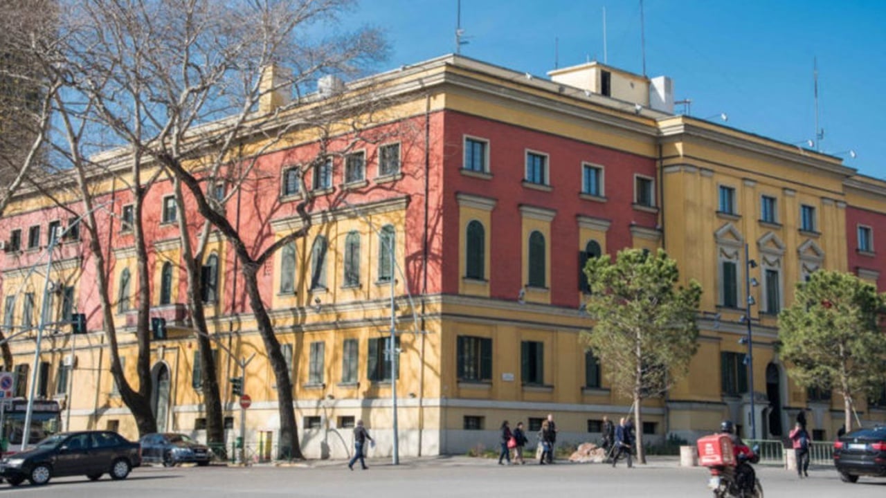 paqja fiskale rrezik per administrimin tatimor qeveria shqiptare kunder fmn nuk cenohet qendrueshmeria fiskale po ecim sipas direktivave te be 694bd1a023854