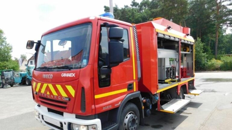 Përfshihen nga flakët disa autobusë të braktisur në Durrës 3 perfshihen nga flaket disa autobuse te braktisur ne durres 694fe755e4e69