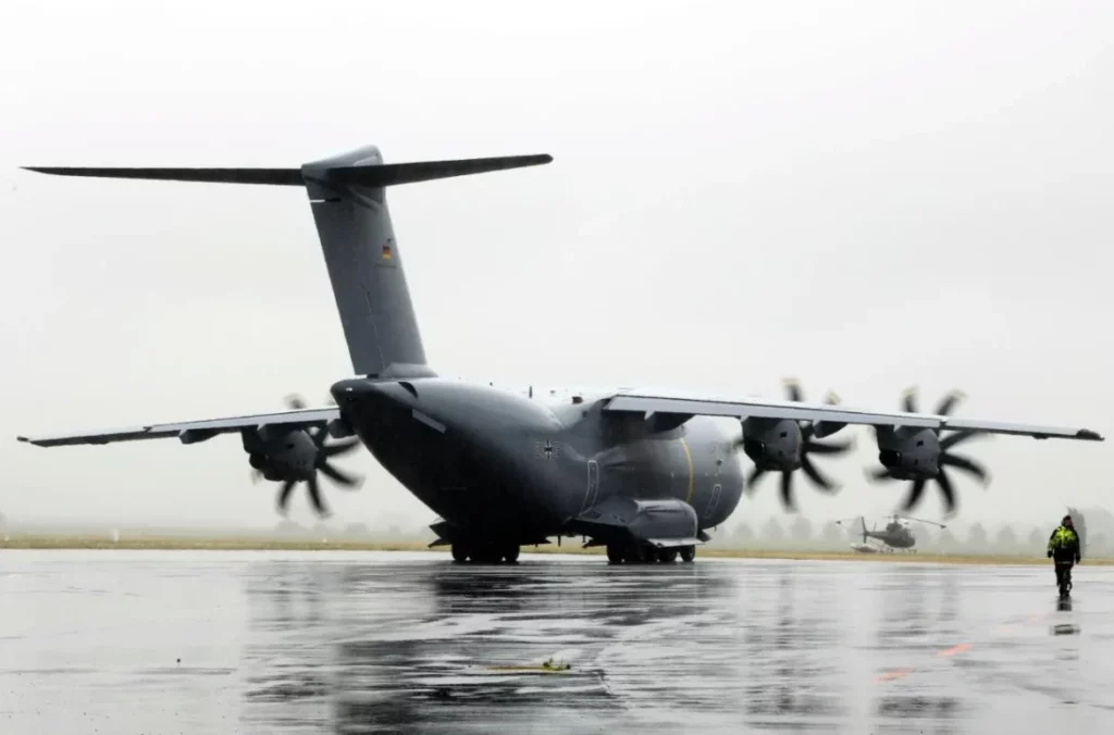 Pesë orë në ajër – avioni ushtarak gjerman shmang Prishtinën dhe zbret në Shkup 3 pese ore ne ajer avioni ushtarak gjerman shmang prishtinen dhe zbret ne shkup 69385c571e3df