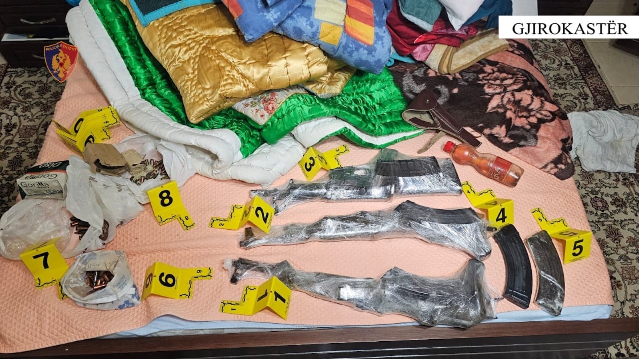 Policia kontroll në banesat e vrasësve me pagesë, çfarë u gjet në Gjirokastër, Vlorë dhe Lezhë 1 policia kontroll ne banesat e vrasesve me pagese cfare u gjet ne gjirokaster vlore dhe lezhe 693b1e835ae87
