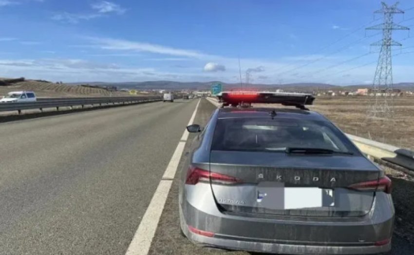 Policia shqipton mbi 2 mijë e 100 gjoba trafiku brenda 24 orëve të fundit 3 policia shqipton mbi 2 mije e 100 gjoba trafiku brenda 24 oreve te fundit 6943d3ae8f3a2