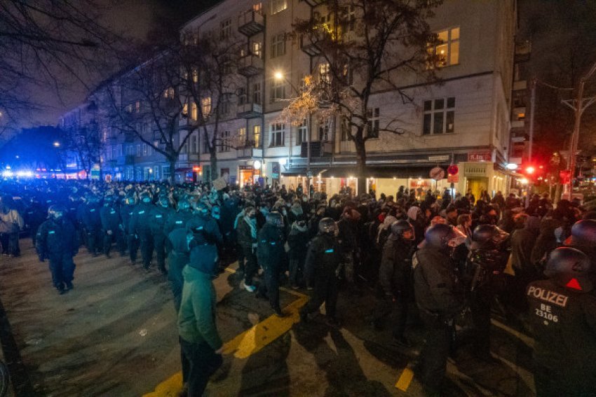 Protesta kundër policisë në Berlin 1 protesta kunder policise ne berlin 693e6ab56b377