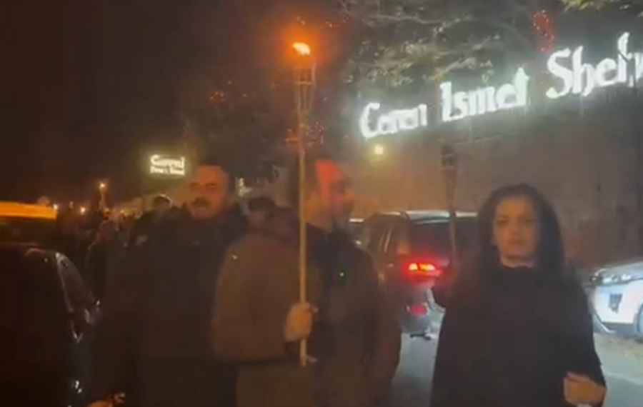 proteste e pd se ne surrel 69503bb41bb3a