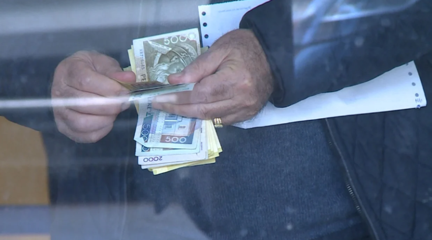 Publikohet vendimi, këto janë kategoritë që përfitojnë nga kompensimi i të ardhurave mujore të pensionit 3 publikohet vendimi keto jane kategorite qe perfitojne nga kompensimi i te ardhurave mujore te pensionit 69550af66fccc