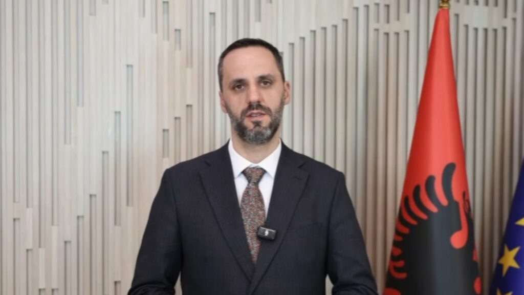 qeveria ben amnisti ne fundvit 300 te burgosur perfitojne lirine 900 te tjere ulje denimi 69516be46a41e