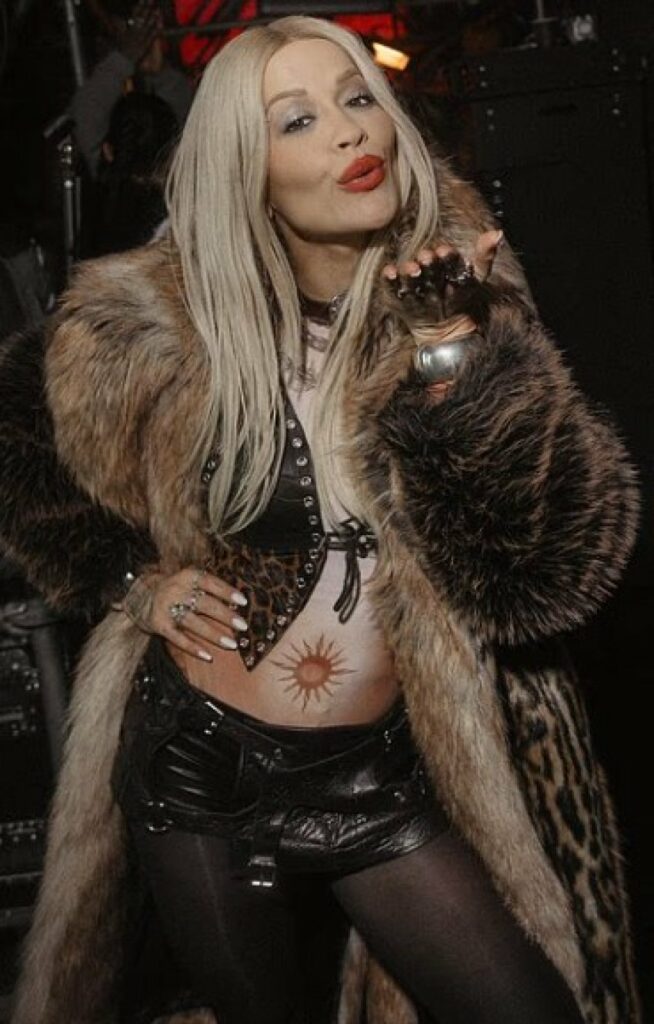 Rita Ora shkëlqen me jelek leopard dhe pantallona të shkurtra lëkure në koncertin e famshëm të Ischgl 3 rita ora shkelqen me jelek leopard dhe pantallona te shkurtra lekure ne koncertin e famshem te ischgl 693ad292afa89