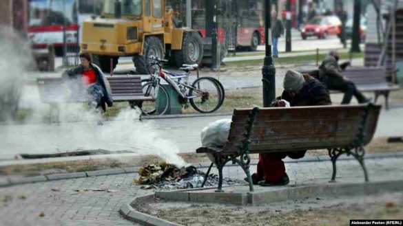 rritet numri i personave qe kerkojne lemoshe ne rruget e shkupit 69541c2f67ad5