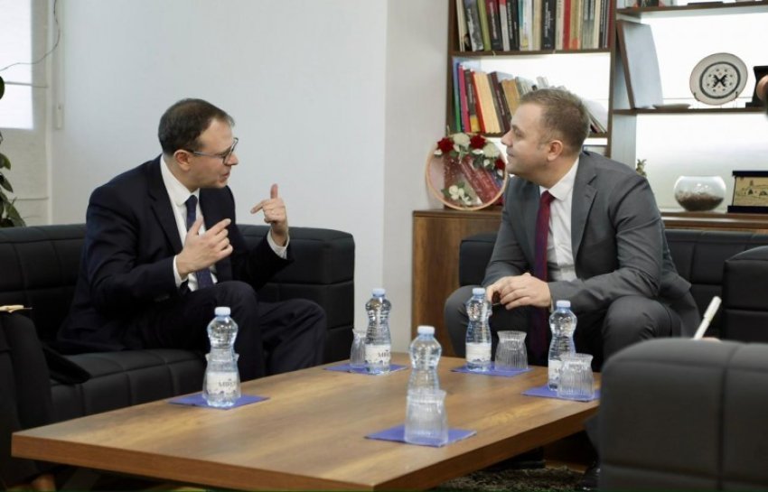 Sallahu takon ambasadorin e Turqisë, flasin për bashkëpunim në drejtësi 1 sallahu takon ambasadorin e turqise flasin per bashkepunim ne drejtesi 693aca7e1bdc5