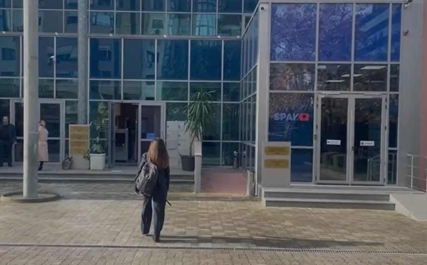 Seanca në Apel për Belinda Ballukun, zv.Kryeministrja përfaqësohet nga dy avokatët, kërkon heqjen e masave nga GJKKO 2 seanca ne apel per belinda ballukun zv kryeministrja perfaqesohet nga dy avokatet kerkon heqjen e masave nga gjkko 6943e88358d46