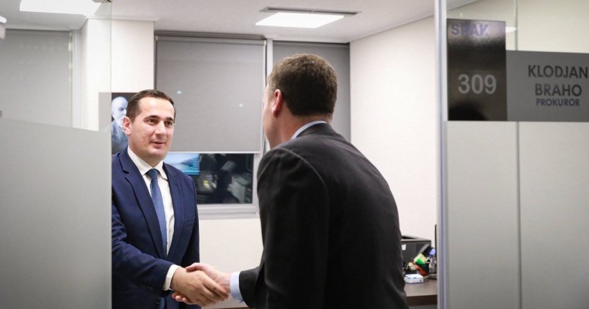 SHBA: Dumani tregoi guxim në përballje me kriminelët, presim të vazhdojmë partneritetin me Brahon 2 shba dumani tregoi guxim ne perballje me kriminelet presim te vazhdojme partneritetin me brahon 693b015682a4c