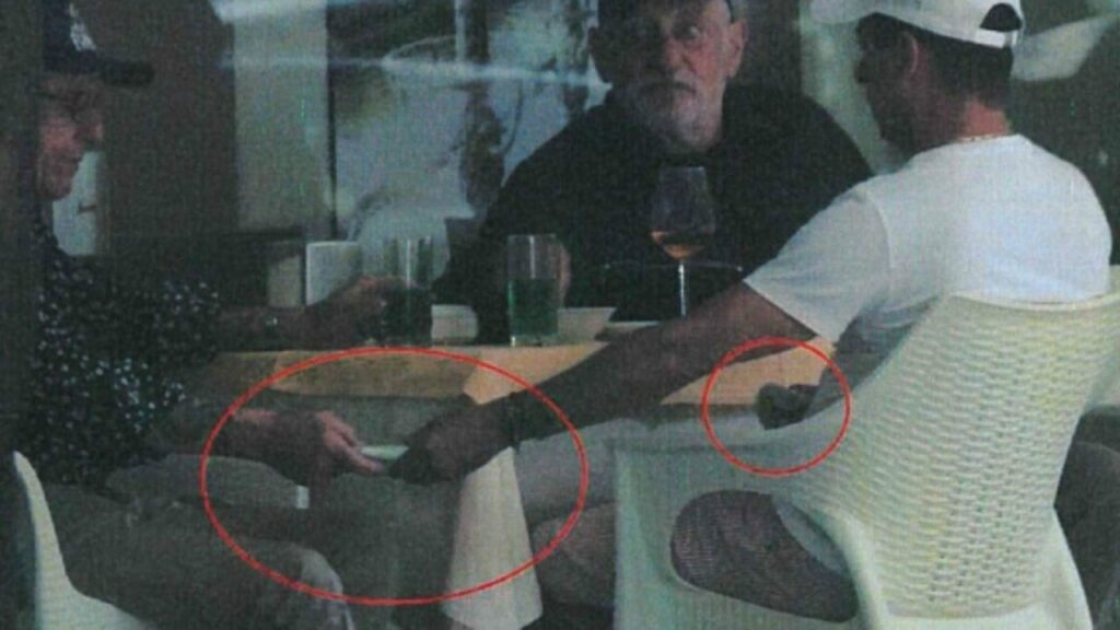 Si personazhe filmash/ Fundoset grupi mafioz, dënohen me 215 vite burg, kush janë tre ‘kapot’ që i futën tmerrin Venecias 3 si personazhe filmash fundoset grupi mafioz denohen me 215 vite burg kush jane tre kapot qe i futen tmerrin venecias 69468da6a8095