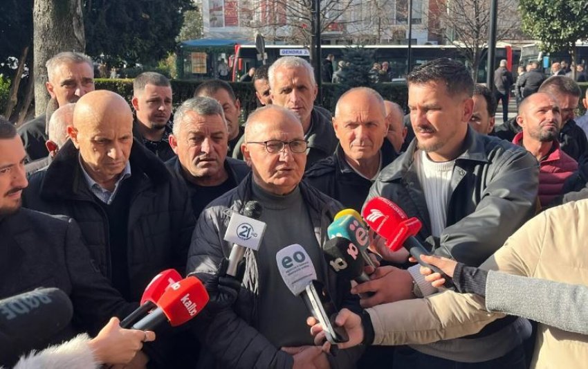 ska qarkullim te autobuseve ne prishtine pa u alokuar parate protestuesit kembengulin te dalin mjetet 692d6a2eaa76a