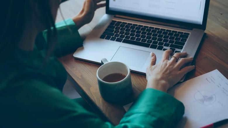 Spanjë/ 22-vjeçarja pushohet nga puna se shkonte çdo ditë 40 minuta përpara orarit 3 spanje 22 vjecarja pushohet nga puna se shkonte cdo dite 40 minuta perpara orarit 69397f034e183